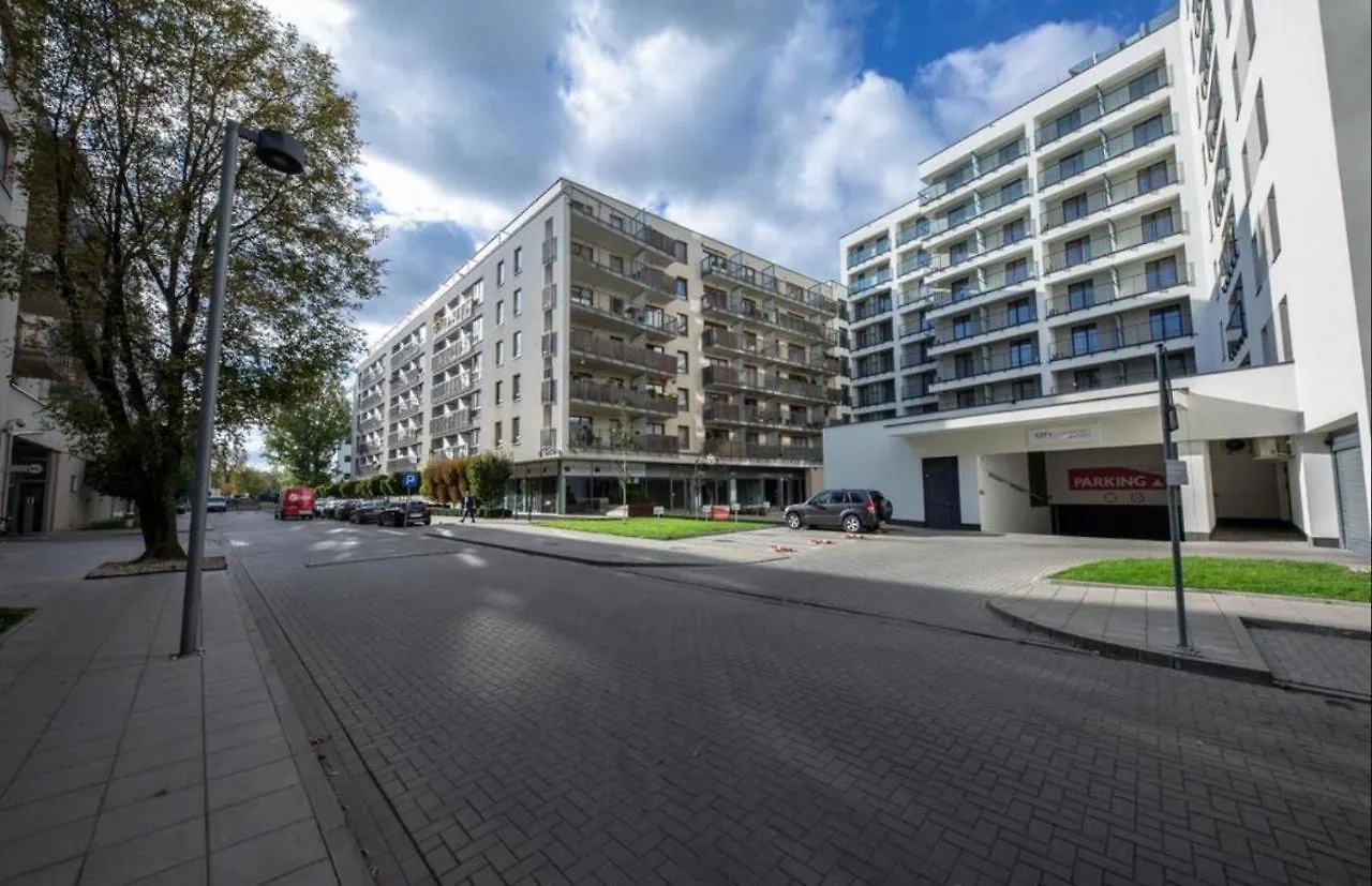 Apartament W Warszawie Dedykowany Parking Podziemny W Cenie, Wifi, Ac, Blisko Centrum New Apartment In Warsaw Finished To A High Specification Fitted Out To A High Standard On The 7Th Floor, Wifi, Underground Parking Price Included
